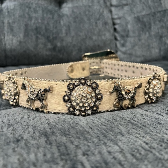 Woman Dazzling Belt with Horses White Leather Incredible Detail - Picture 2 of 4